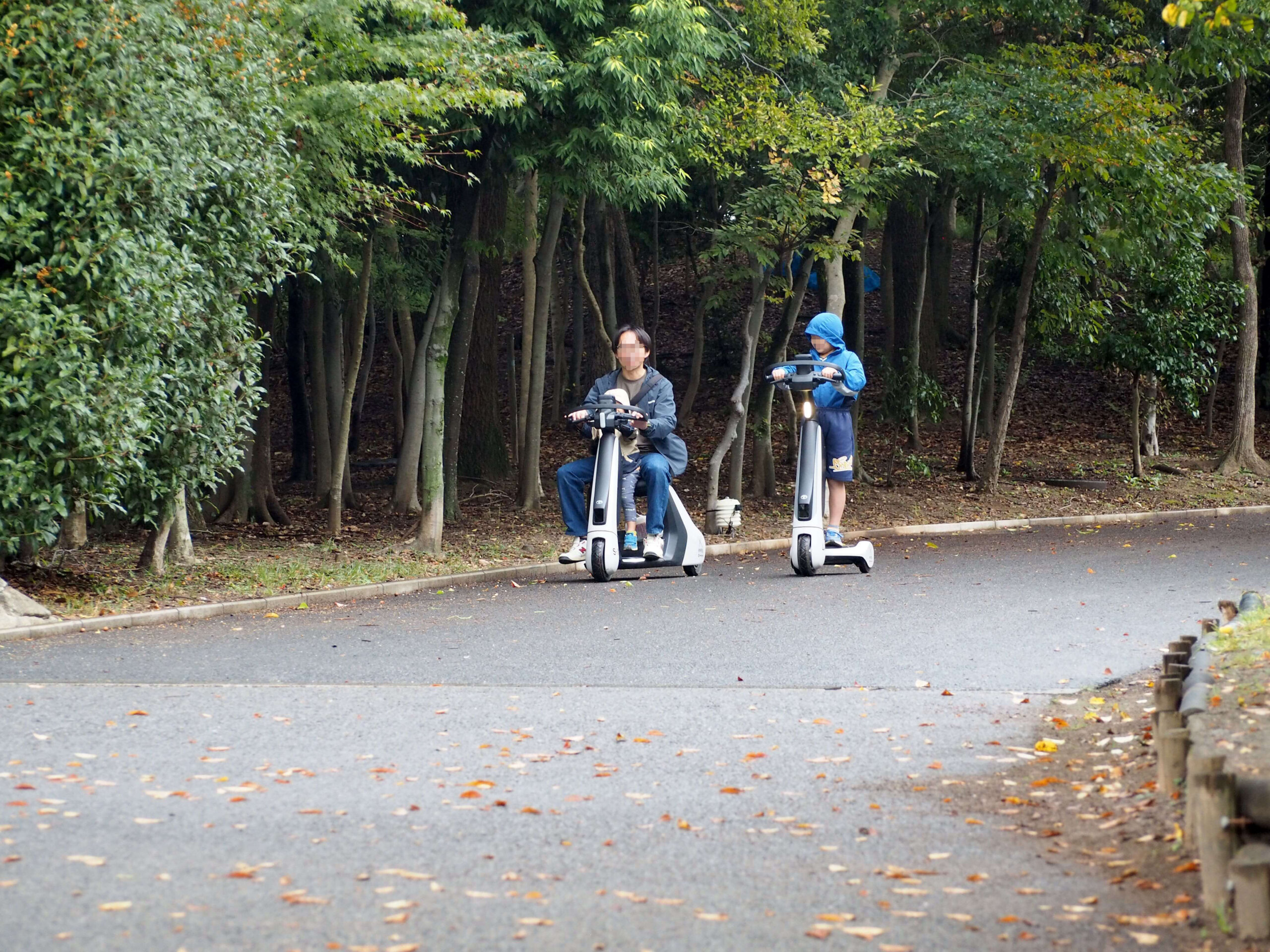 草加ローカルメディア・地域サイト 草加ローカルストーリー ・草加マルシェ・そうか公園秋あそびマルシェ・あおぷれ・モビリティ体験の風景