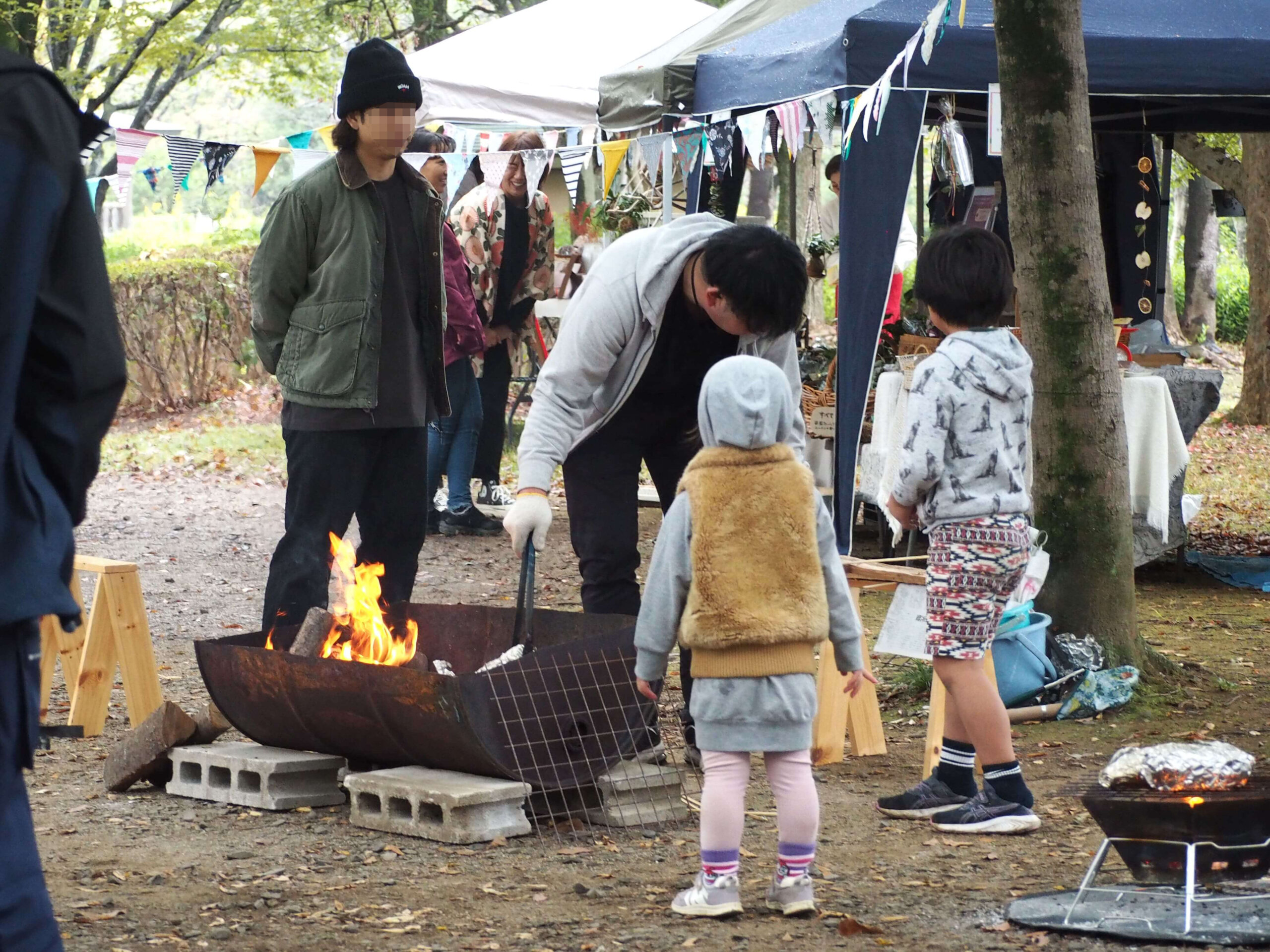 草加ローカルメディア・地域サイト 草加ローカルストーリー ・草加マルシェ・そうか公園秋あそびマルシェ・あおぷれ・焚き火に集まる